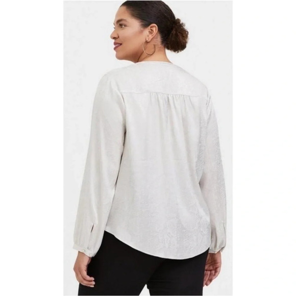 TORRID • IVORY JACQUARD BUTTON FRONT BLOUSE - Picture 2 of 8